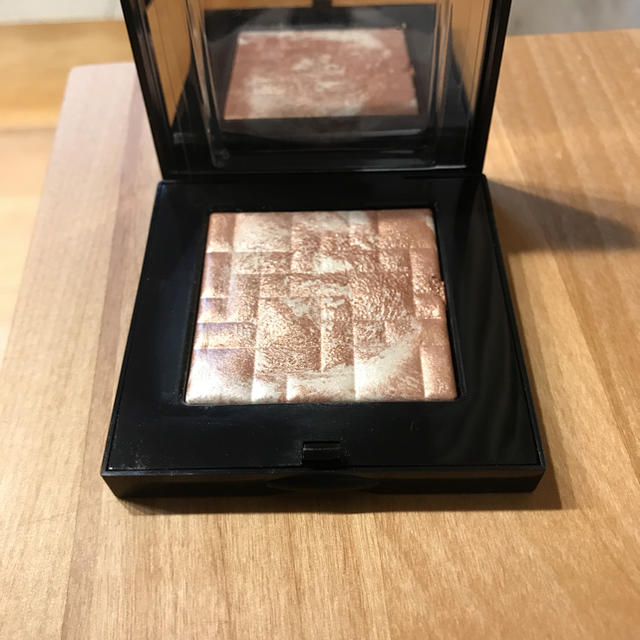 BOBBI BROWN(ボビイブラウン)のはぴねす様専用BOBBI BROWNボビーブラウンハイライティングピンクグロウ コスメ/美容のベースメイク/化粧品(フェイスパウダー)の商品写真