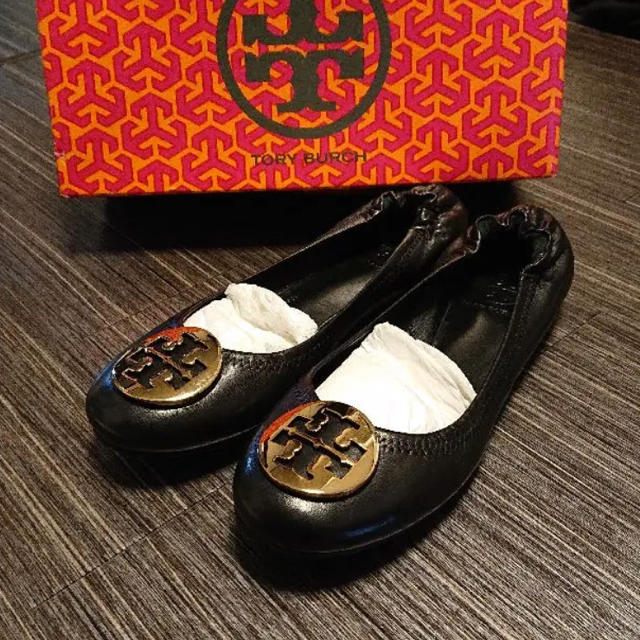 Tory Burch(トリーバーチ)のほぼ未使用 トリーバーチ フラットシューズ ブラック サイズ8 /24-24.5 レディースの靴/シューズ(バレエシューズ)の商品写真