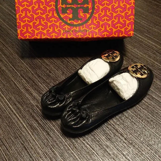 Tory Burch(トリーバーチ)のほぼ未使用 トリーバーチ フラットシューズ ブラック サイズ8 /24-24.5 レディースの靴/シューズ(バレエシューズ)の商品写真