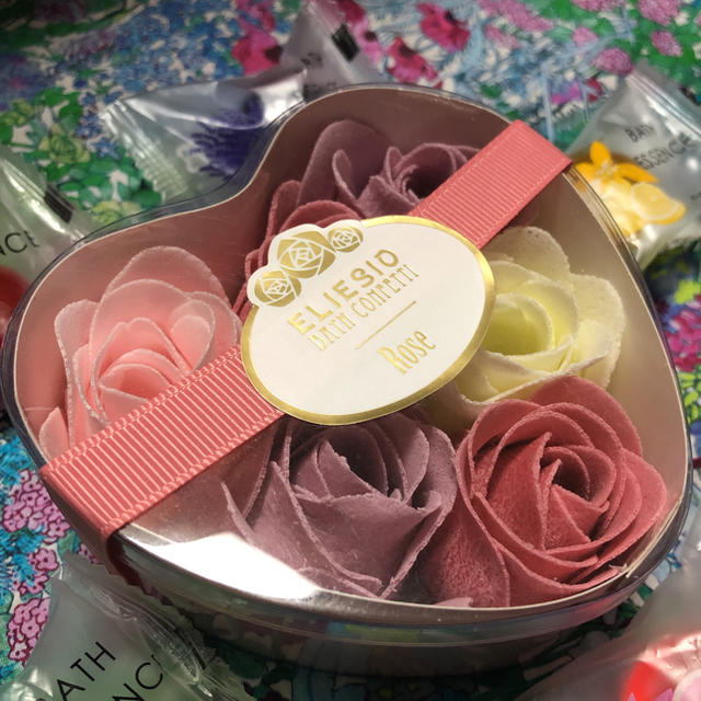 HOUSE OF ROSE(ハウスオブローゼ)のお値下げ♡入浴剤 バスコンフェッティ♡ハウスオブローゼ コスメ/美容のボディケア(入浴剤/バスソルト)の商品写真