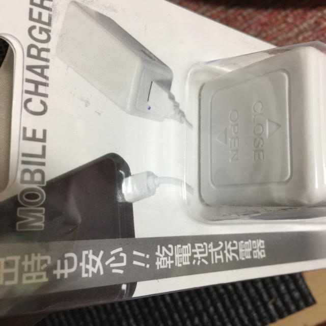 UNIQLO(ユニクロ)の❣️MOBILE CHARGER❣️UNIQLO❣️ スマホ/家電/カメラのスマートフォン/携帯電話(バッテリー/充電器)の商品写真