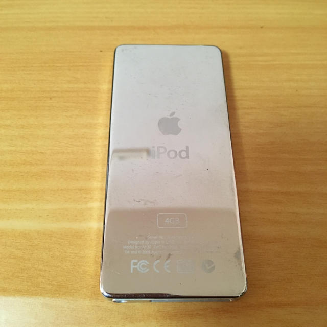 Apple(アップル)のiPod nano 4GB スマホ/家電/カメラのオーディオ機器(ポータブルプレーヤー)の商品写真