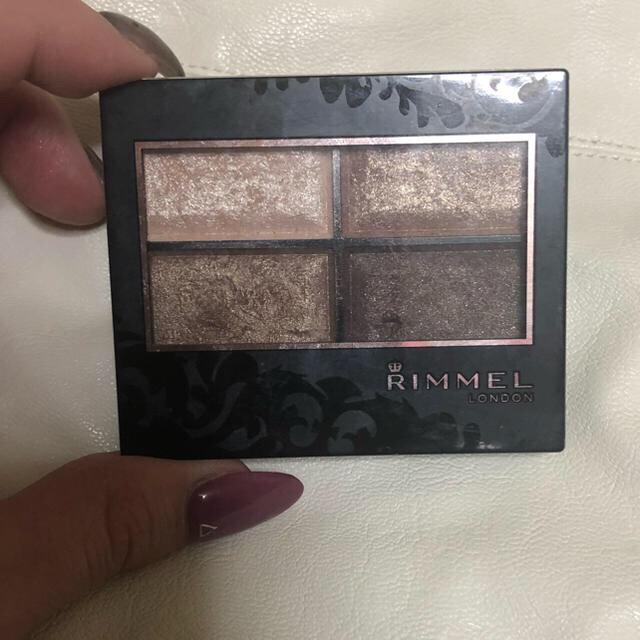 RIMMEL(リンメル)のリンメル ロイヤルヴィンテージアイズ001 コスメ/美容のベースメイク/化粧品(アイシャドウ)の商品写真