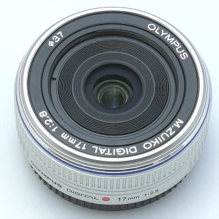 オリンパス(OLYMPUS)のオリンパス17mmf2.8シルバー(レンズ(単焦点))