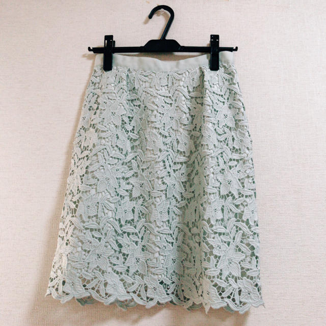 MISCH MASCH(ミッシュマッシュ)の花柄レースタイトスカート(ライトグリーン)※値下げ不可 レディースのスカート(ひざ丈スカート)の商品写真