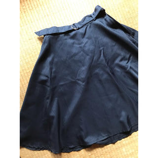 膝下　紺色ストライプ柄ベルト付きスカート(ひざ丈スカート)