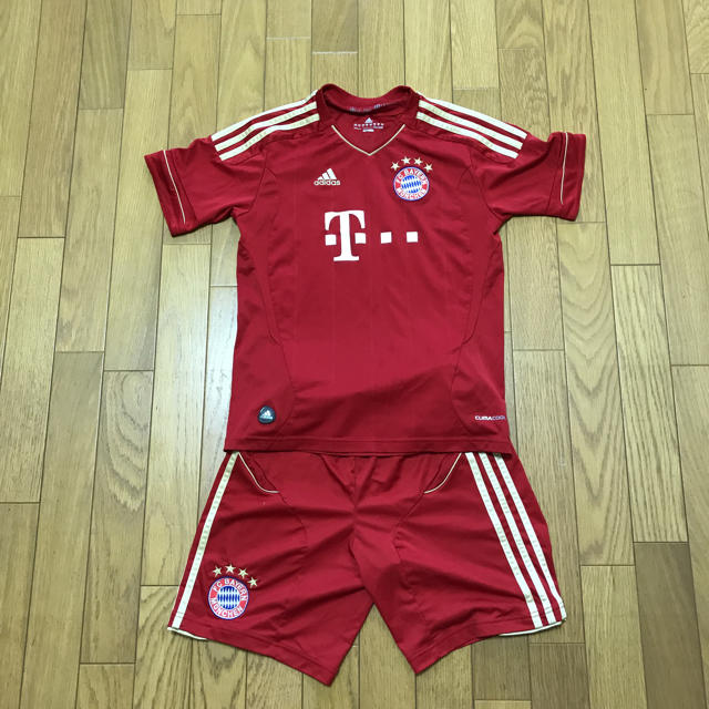 adidas(アディダス)のFC BAYERN MUNCHEN サッカーユニフォーム 150 キッズ/ベビー/マタニティのキッズ服男の子用(90cm~)(Tシャツ/カットソー)の商品写真