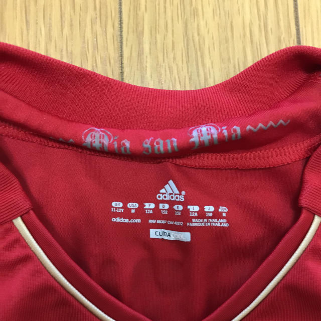 adidas(アディダス)のFC BAYERN MUNCHEN サッカーユニフォーム 150 キッズ/ベビー/マタニティのキッズ服男の子用(90cm~)(Tシャツ/カットソー)の商品写真