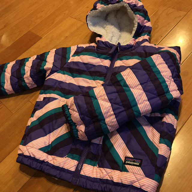 patagonia(パタゴニア)のpatagonia リバーシブルジャケット キッズ/ベビー/マタニティのキッズ服女の子用(90cm~)(ジャケット/上着)の商品写真