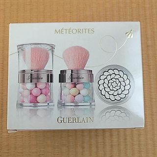 ゲラン(GUERLAIN)の【新品】ゲランメテオリットトラベリングペルル (フェイスパウダー)