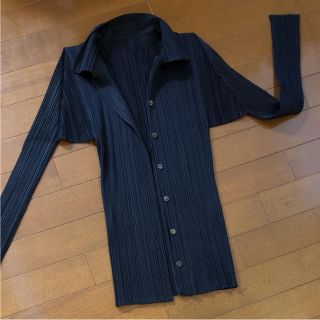 プリーツプリーズイッセイミヤケ(PLEATS PLEASE ISSEY MIYAKE)の美品 プリーツプリーズ  ネイビーカーディガン(カーディガン)