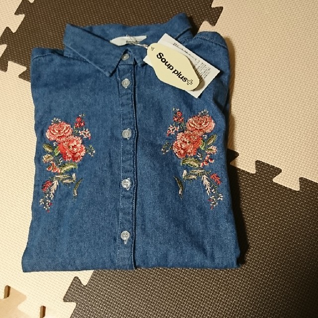 Avail(アベイル)の刺繍デニムシャツ レディースのトップス(シャツ/ブラウス(長袖/七分))の商品写真