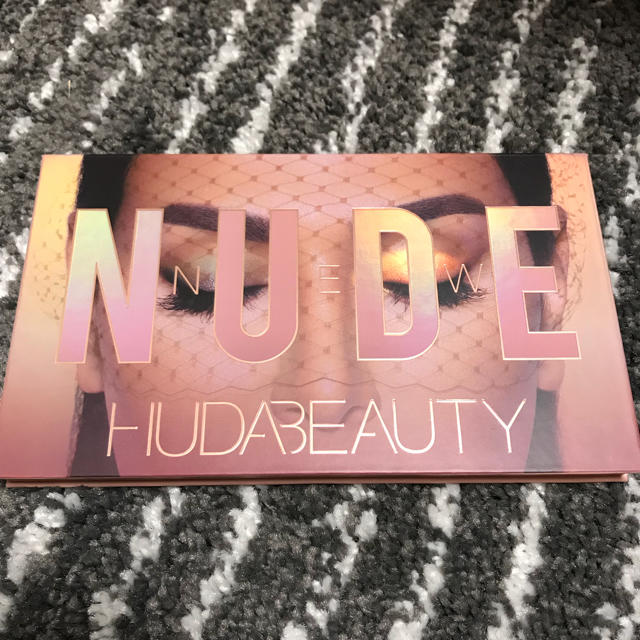 huda beauty  アイシャドウパレット the new nude