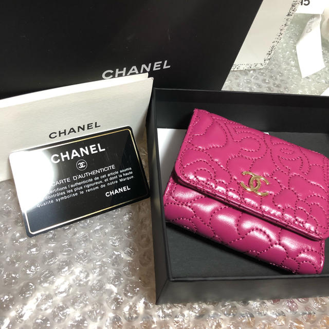 CHANEL(シャネル)のシャネル カメリア 三つ折財布 新品 レディースのファッション小物(財布)の商品写真