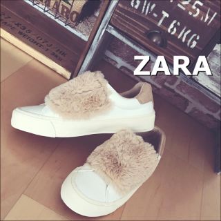 ザラ(ZARA)のZARA♥ ファー付き スニーカー(スニーカー)