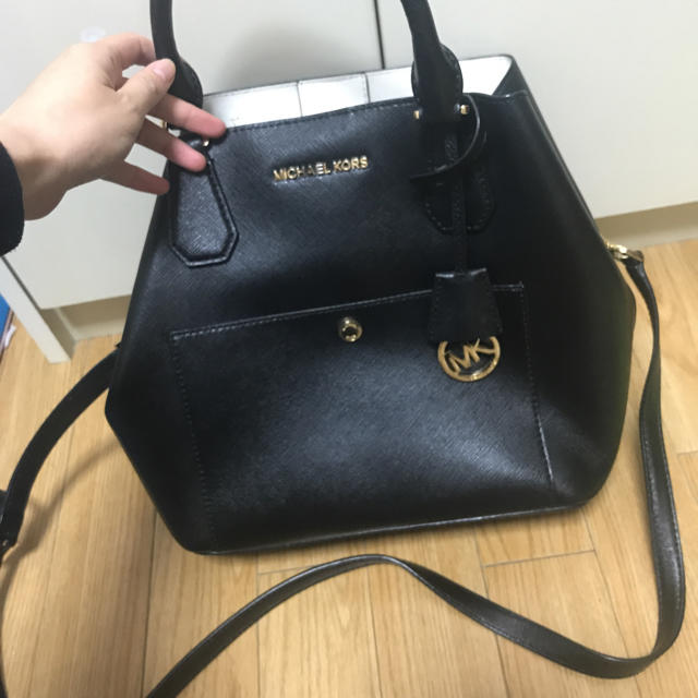 2ヵ月美品ですご検討くださいMICHAEL KORS 2way バック12/31まで出品