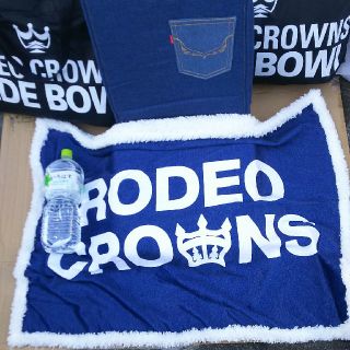 ロデオクラウンズ(RODEO CROWNS)の新品ですRCSルミオパ座椅子とRCWBダイバーシティ東京ボアブランケットのセット(座椅子)