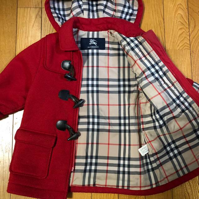 BURBERRY(バーバリー)のバーバリーロンドン 赤のダッフルコート！ キッズ/ベビー/マタニティのキッズ服女の子用(90cm~)(コート)の商品写真