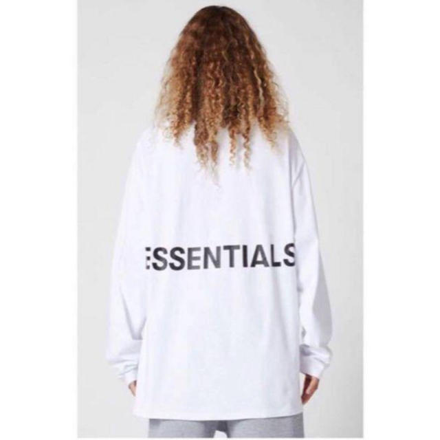 白L Essentials Boxy Graphic Long Sleeve T