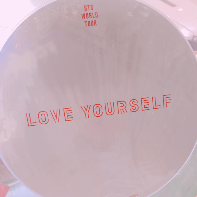 防弾少年団(BTS)(ボウダンショウネンダン)のBTS love your self 東京ドーム公式グッズテテVテヒョンうちわ チケットの音楽(K-POP/アジア)の商品写真