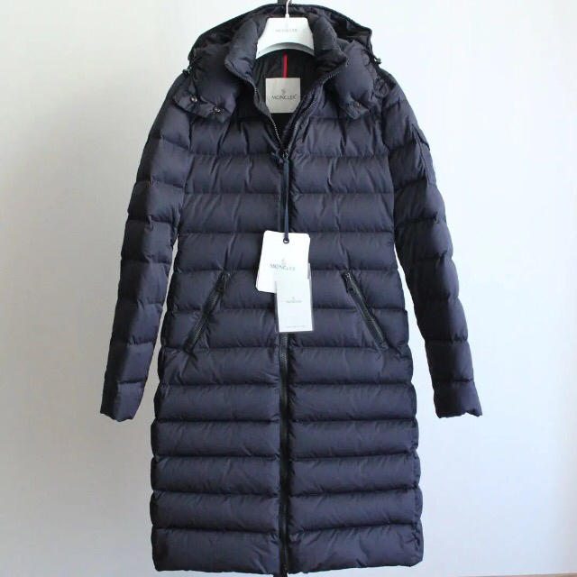 MONCLER(モンクレール)の⭕️まゆ様【極上品】希少 最新モデル 大人気完売モデル モンクレール レディースのジャケット/アウター(ダウンコート)の商品写真