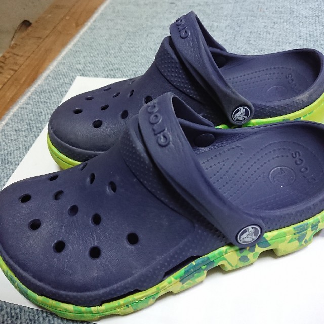 crocs(クロックス)のエルモ様専用☆★☆クロックスW7♪お安く☆★☆ レディースの靴/シューズ(サンダル)の商品写真