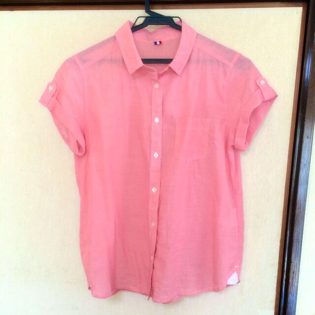 GU(ジーユー)のピンク 半袖シャツ レディースのトップス(シャツ/ブラウス(半袖/袖なし))の商品写真
