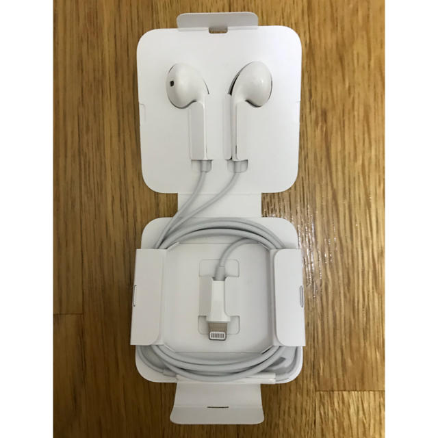 iPhone(アイフォーン)の新品★Apple純正★iPhone7イヤホン スマホ/家電/カメラのオーディオ機器(ヘッドフォン/イヤフォン)の商品写真