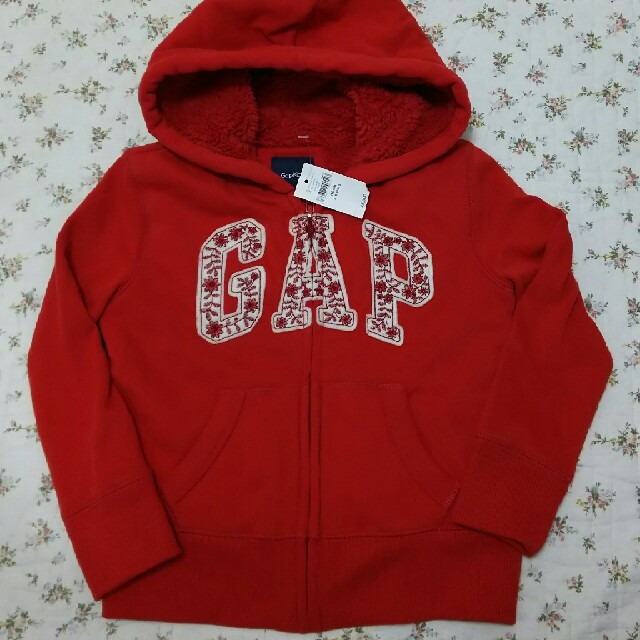 GAP(ギャップ)の新品！GAPのパーカー 110☆トレーナーフリースカーディガン キッズ/ベビー/マタニティのキッズ服女の子用(90cm~)(ジャケット/上着)の商品写真