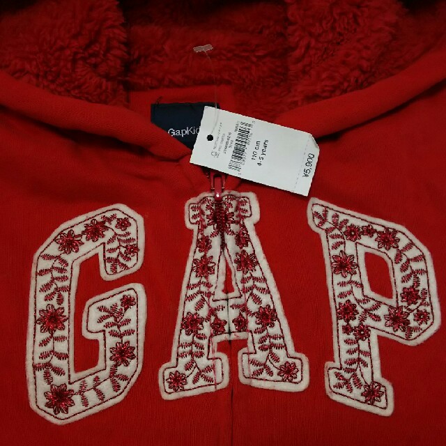 GAP(ギャップ)の新品！GAPのパーカー 110☆トレーナーフリースカーディガン キッズ/ベビー/マタニティのキッズ服女の子用(90cm~)(ジャケット/上着)の商品写真