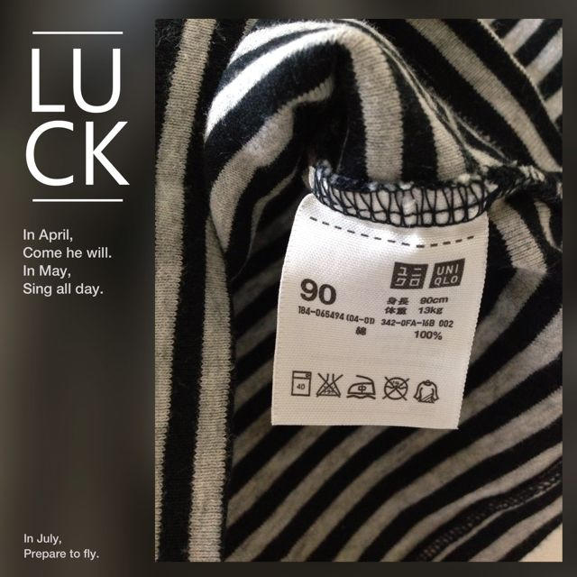 UNIQLO(ユニクロ)のUNIQLOハイネックTシャツ90 キッズ/ベビー/マタニティのキッズ服女の子用(90cm~)(その他)の商品写真