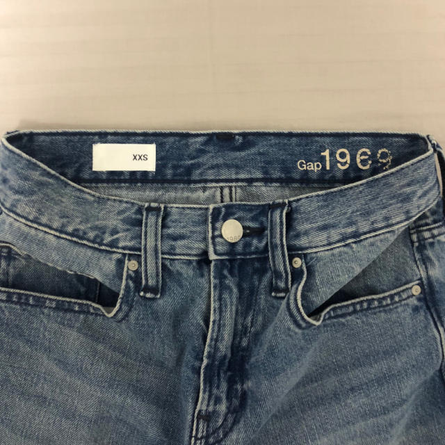 GAP(ギャップ)のGAP ダメージ加工デニムミニスカート レディースのスカート(ミニスカート)の商品写真