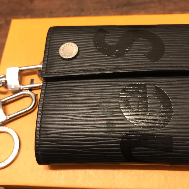LOUIS VUITTON - 本物 LOUIS VUITTON supreme チェーンウォレットの