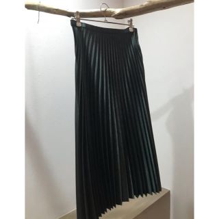 ザラ(ZARA)の美品♡光沢グリーンプリーツスカート(ロングスカート)