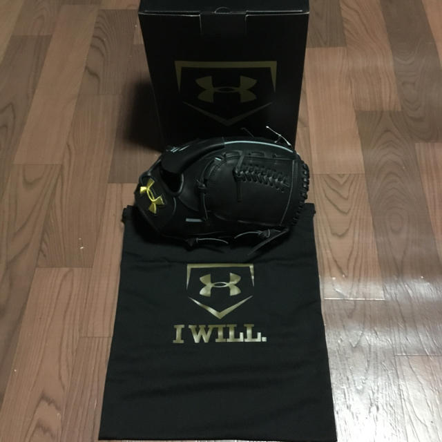 UNDER ARMOUR(アンダーアーマー)の半額 アンダーアーマー グローブ ブラック 軟式 投手 右投げ 金子 藤浪 スポーツ/アウトドアの野球(グローブ)の商品写真