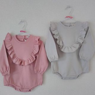 プチバトー(PETIT BATEAU)のフリルロンパース(ロンパース)