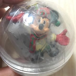 ディズニー(Disney)のディズニーランド ガチャ クリスマス ミッキー キーホルダー 新品 未使用(キャラクターグッズ)