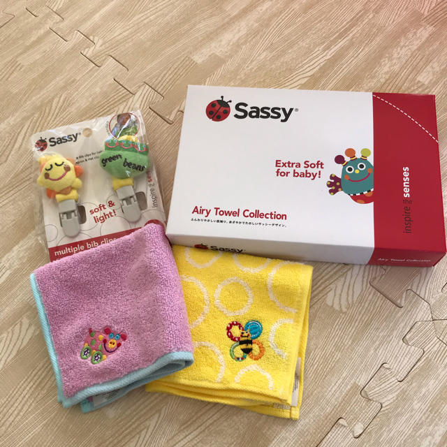 Sassy(サッシー)の専用☆sassyミニタオル、ビブクリップセット キッズ/ベビー/マタニティのキッズ/ベビー/マタニティ その他(その他)の商品写真