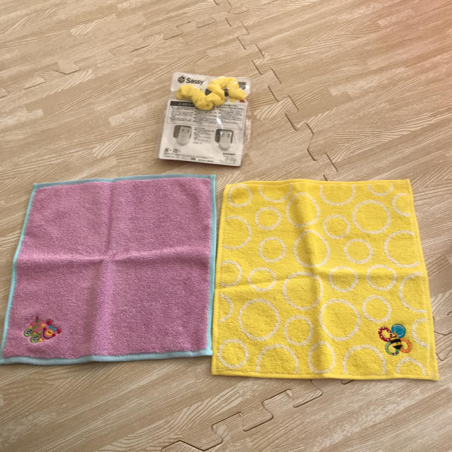 Sassy(サッシー)の専用☆sassyミニタオル、ビブクリップセット キッズ/ベビー/マタニティのキッズ/ベビー/マタニティ その他(その他)の商品写真