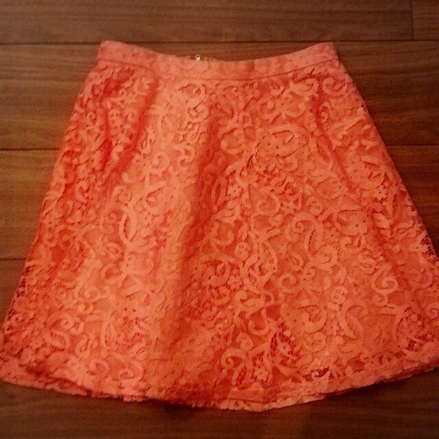 FOREVER 21(フォーエバートゥエンティーワン)のオレンジ総レースフレアスカート レディースのスカート(ひざ丈スカート)の商品写真