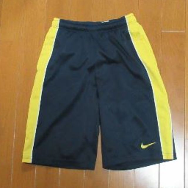 NIKE(ナイキ)のナイキ　ジャージ　上下セット（ハーフパンツ）　上140センチ　下150センチ キッズ/ベビー/マタニティのキッズ服男の子用(90cm~)(その他)の商品写真