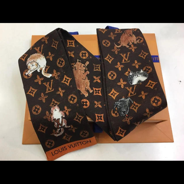低価国産 LOUIS バンドー❤️キャットグラム スカーフの通販 by
