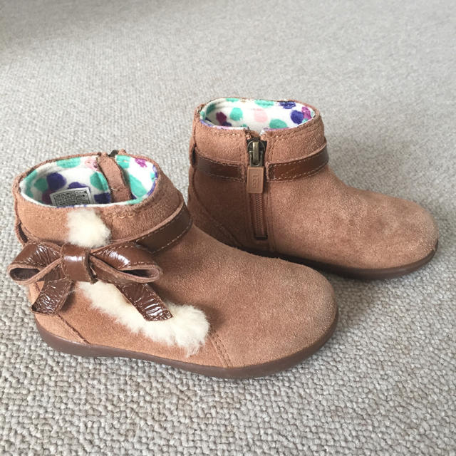 UGG(アグ)のUGG ブーツ 15センチ キッズ/ベビー/マタニティのキッズ靴/シューズ(15cm~)(ブーツ)の商品写真