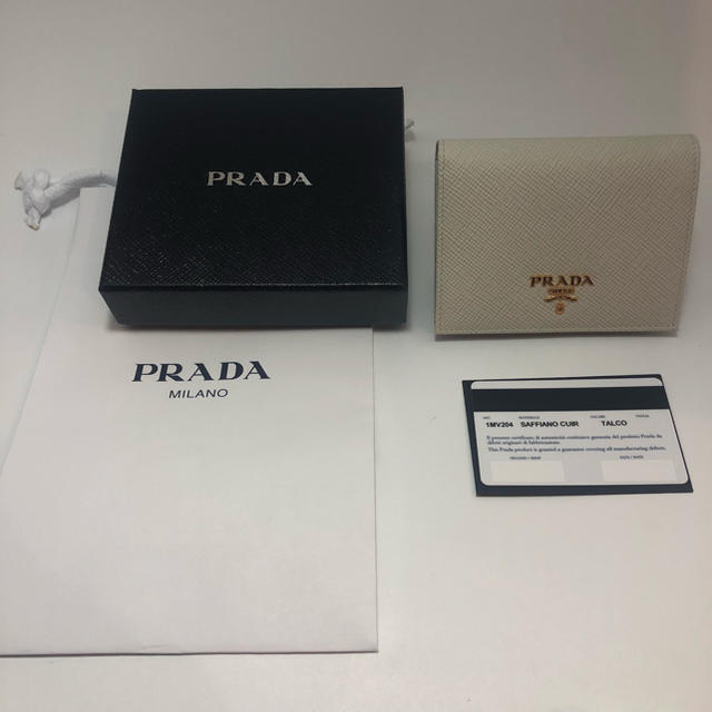 PRADA(プラダ)の在庫処分セール！PRADA(プラダ)2つ折り財布★サフィアーノ素材★ホワイト レディースのファッション小物(財布)の商品写真