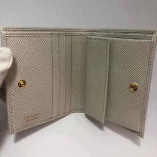 在庫処分セール！PRADA(プラダ)2つ折り財布★サフィアーノ素材★ホワイト