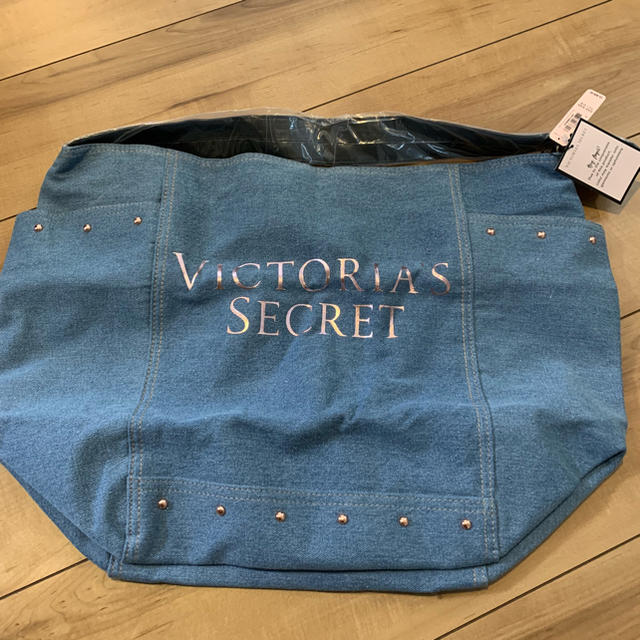 Victoria's Secret(ヴィクトリアズシークレット)のVictoria’s Secret デニムトート 値下げ！ レディースのバッグ(トートバッグ)の商品写真