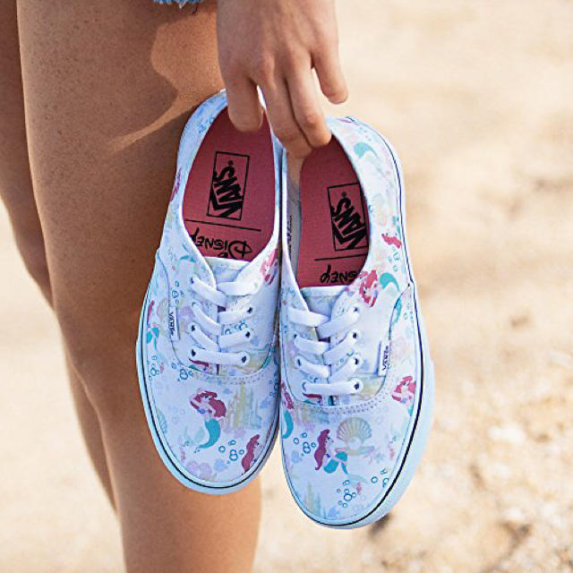 Disney(ディズニー)のディズニー vans アリエル 24cm 新品 ニューヨーク購入 レディースの靴/シューズ(スニーカー)の商品写真