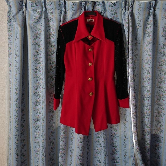 赤と黒のスーツ レディースのフォーマル/ドレス(スーツ)の商品写真