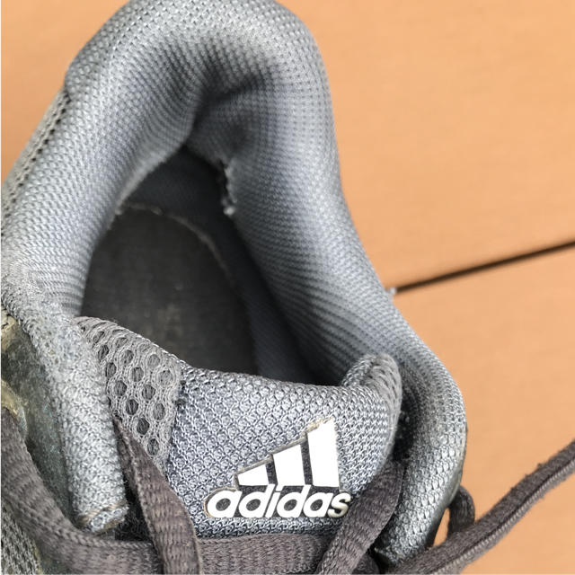 adidas(アディダス)のアディダス テニスシューズ25.5 スポーツ/アウトドアのテニス(シューズ)の商品写真