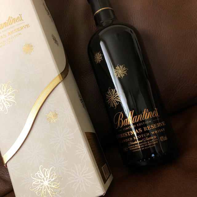 ウイスキー バランタイン クリスマスリザーブ Xmas 特別 プレゼント 食品/飲料/酒の酒(ウイスキー)の商品写真